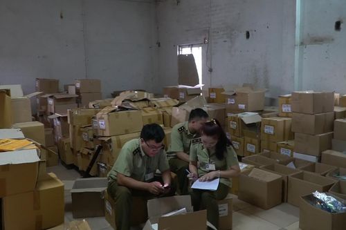 Kiểm tra cơ sở in ấn, tạm giữ 10 vạn đầu sách ở Hà Nội