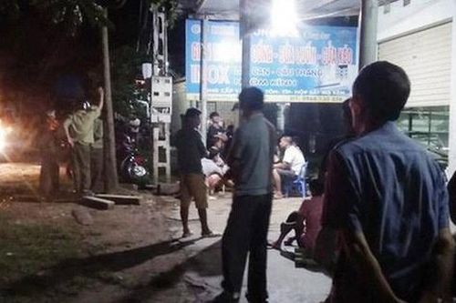 Cãi nhau trong bữa cơm, cha già đâm con trai chết tại chỗ