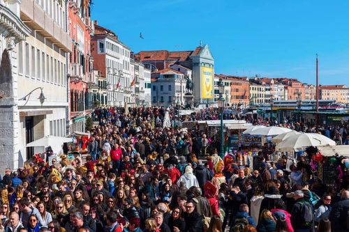 Vì sao Venice và nhiều thành phố ngán ngẩm du khách, thu phí tham quan