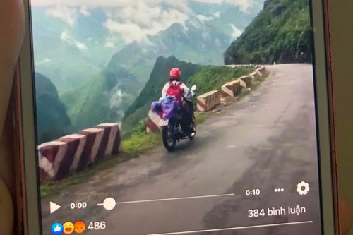 Nữ phượt thủ chạy xe ngược chiều trên đường đèo Hà Giang