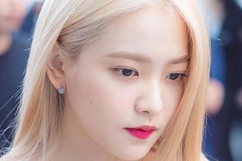 'Nữ thần tóc vàng' đẹp lấn át các thành viên nhóm Red Velvet