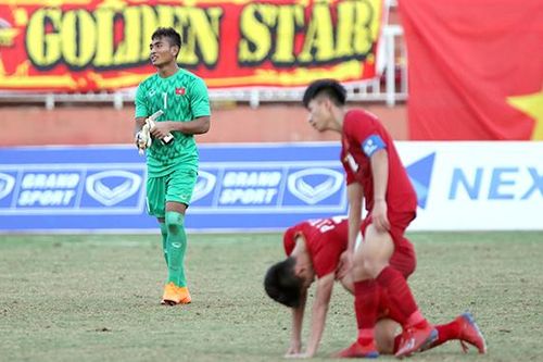 'Đánh bạc' với bóng đá trẻ Việt Nam