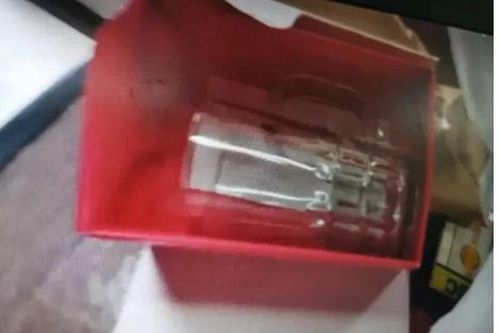 Mua iPhone XS Max 290.000 đồng trên Facebook nhận... cục gỗ