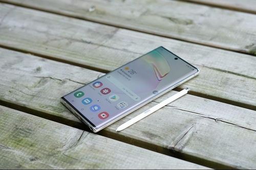 iPhone 11 sử dụng công nghệ màn hình giống Galaxy Note 10