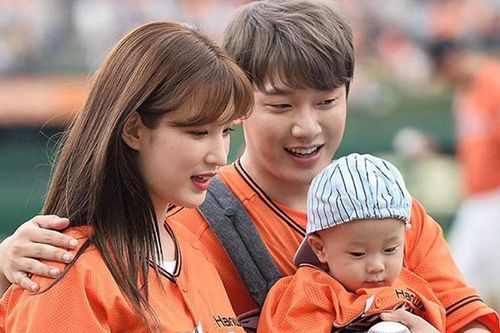 Vợ chồng Choi Minhwan đón đứa con thứ 2 sau một năm kết hôn
