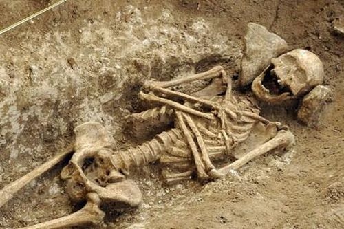 Phát hiện quách đá người Merovingian có niên đại 1.400 năm tại Pháp