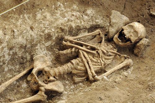 Phát hiện quách đá người Merovingian có niên đại 1.400 năm tại Pháp