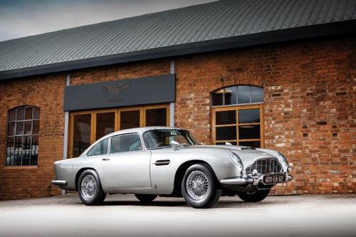 Xe 'điệp viên' Aston Martin DB5 được bán đấu giá 6,4 triệu USD