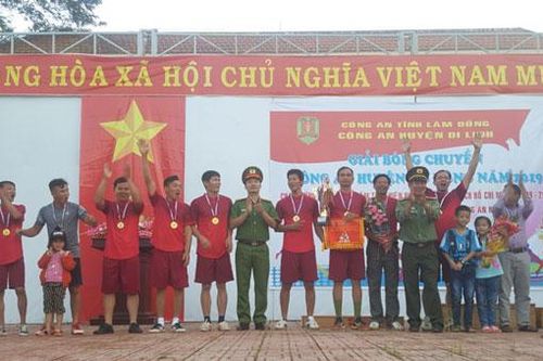 Công an xã Hòa Ninh vô địch Giải bóng chuyền Công an huyện Di Linh mở rộng