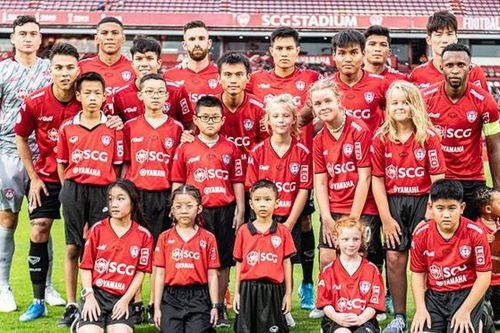 Văn Lâm mắc lỗi Muangthong chia điểm đáng tiếc