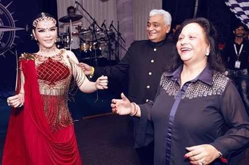 Sao Việt ngày 17/8: Danh sách 'người thân nuôi' của Lý Nhã Kỳ