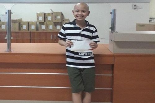Trao hơn 16 triệu đồng đến bé Nguyễn Vũ Duy bị u não ác tính