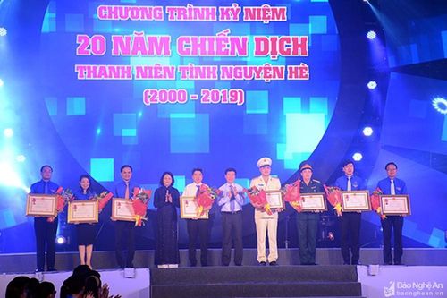 Tỉnh đoàn Nghệ An được trao Huân chương Lao động hạng Ba