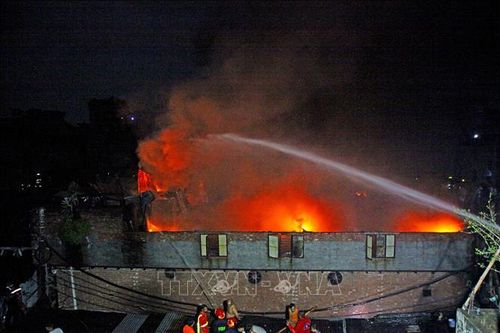 Hỏa hoạn thiêu rụi khu nhà 'ổ chuột' ở Bangladesh, 10.000 người lâm vào cảnh 'màn trời chiếu đất'