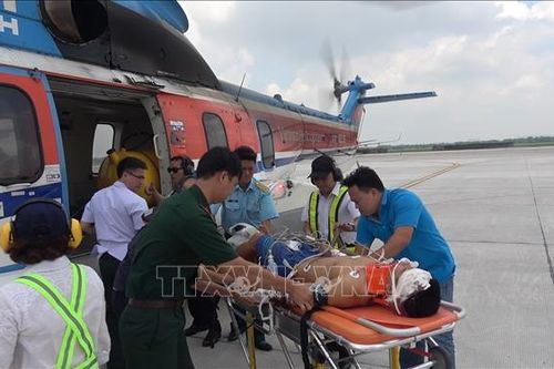 Cấp cứu một chiến sỹ bị thương nặng quần đảo Trường Sa
