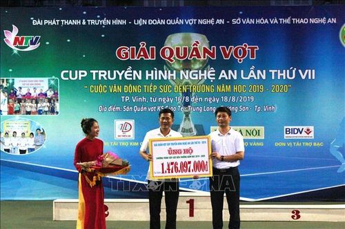 Giải quần vợt Cúp NTV: Quyên góp gần 1,5 tỉ đồng hỗ trợ học sinh nghèo