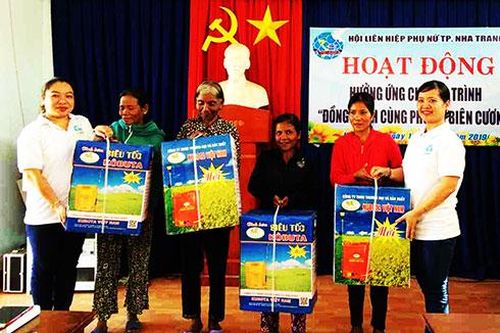 Hội Liên hiệp Phụ nữ TP. Nha Trang: Trao phương tiện sinh kế cho phụ nữ gặp khó khăn ở thị trấn Tô Hạp