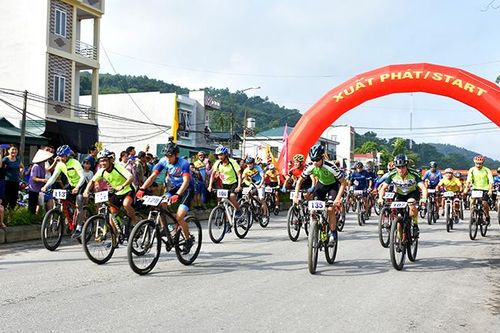 279 VĐV tham gia Giải đua xe đạp địa hình huyện Na Hang