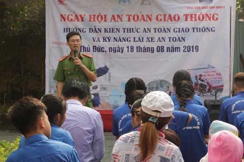 Cao đẳng CSND II nâng cao văn hóa giao thông cho hơn 1.000 đoàn viên