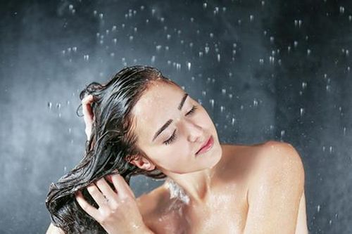 Tắm vào thời điểm nào trong ngày để không 'giết' chính mình?