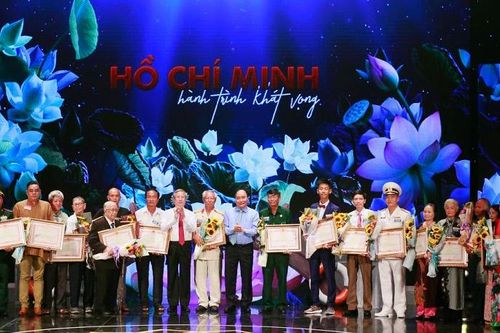 Lan tỏa những tấm gương sáng trong học tập và làm theo Bác