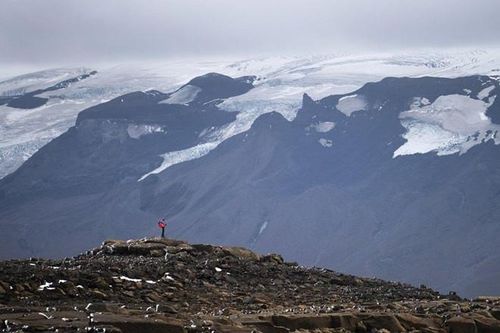 Iceland làm 'tang lễ' cho dòng sông vì thương tiếc băng bị tan chảy
