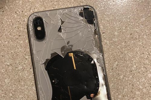 Bạn nổi điên khi Apple không cho thay pin ngoài nhưng họ đã đúng