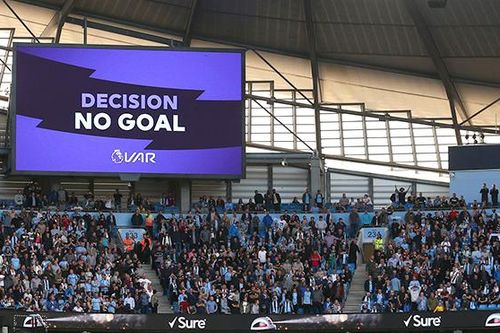 Có VAR, những bất công ở Premier League vẫn còn