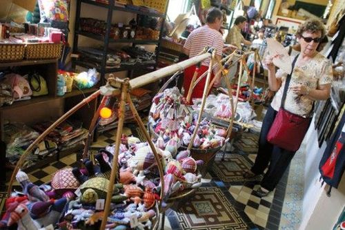 Điều đáng mừng từ xuất khẩu túi xách, va li, gốm sứ, mây tre
