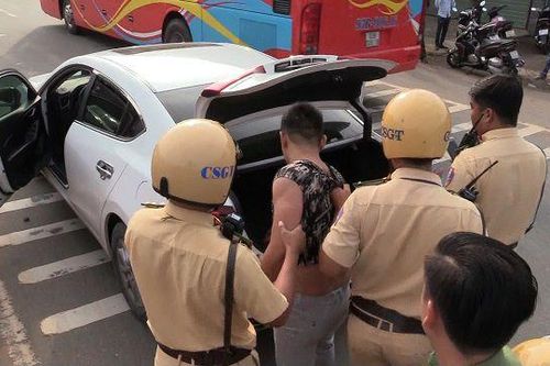 Truy đuổi gần 40 km chặn bắt lái xe dương tính với chất ma túy