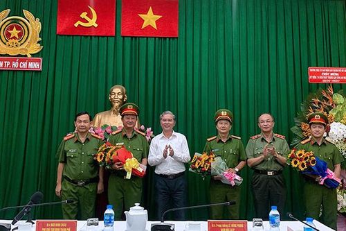 Phá đường dây ma túy cực lớn, ném lựu đạn khi đụng độ cảnh sát
