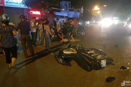 Đi bộ qua đường ở TP Vinh, 1 phụ nữ nguy kịch do bị xe máy tông văng 5m