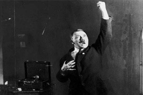 Góc khuất kinh ngạc về con người trùm phát xít Hitler