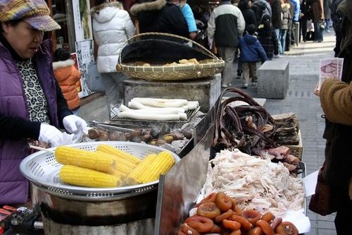 Siết chặt kinh doanh thức ăn đường phố