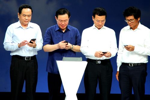 Phó thủ tướng nhắn tin ủng hộ người nghèo