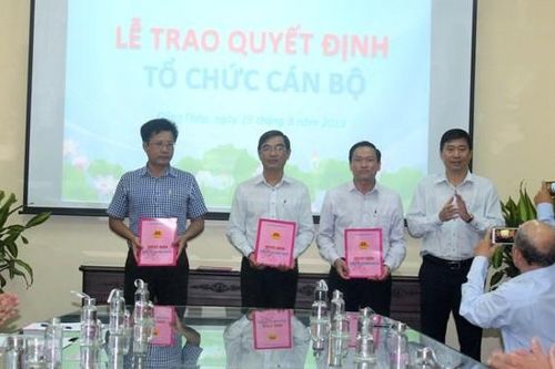 Sáp nhập tổ chức và trao Quyết định về công tác cán bộ