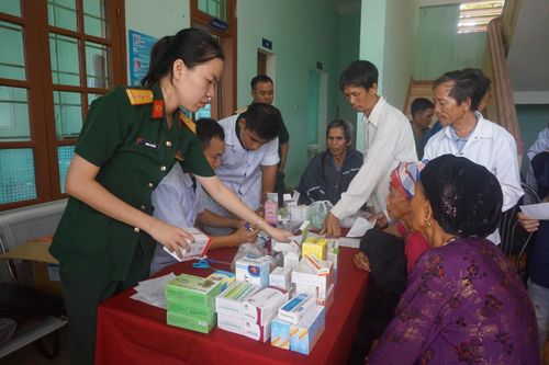 Khám, tư vấn, cấp thuốc miễn phí cho các đối tượng chính sách