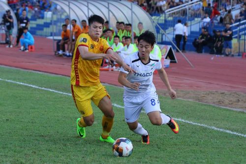 V-League khó lường: Top 3 chưa chắc trụ hạng, HAGL áp chót vẫn có thể giành huy chương