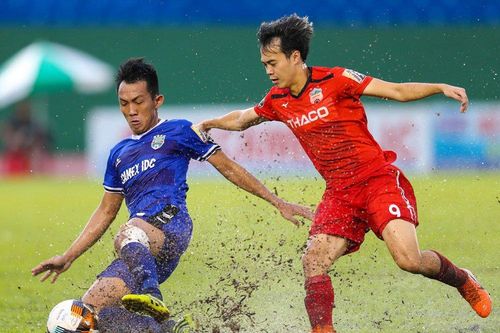 HAGL: Đừng để xuống hạng rồi đổ tại... đá cho vui