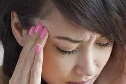 Bạn học cũ ve vãn chồng tôi