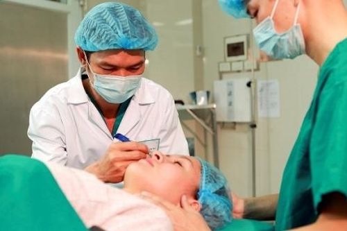 Rước họa vào thân vì mỹ phẩm trôi nổi