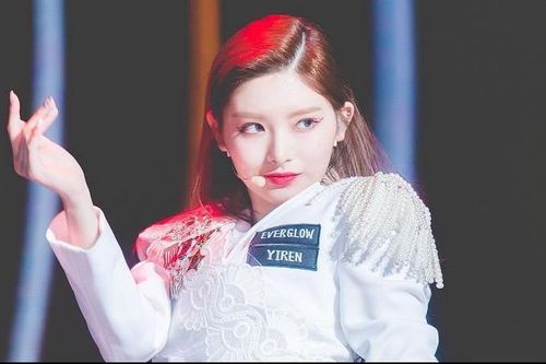 Nhóm tân binh nổi nhất Kpop khoe nhan sắc, vóc dáng cuốn hút