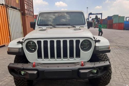 Xe bán tải Jeep Gladiator Rubicon 2020 đầu tiên cập bến VN