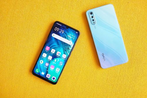 Có 7 triệu đồng, mua Vivo S1 hay Galaxy A50?