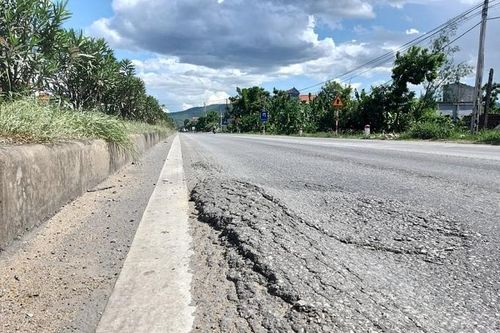 Nghệ An: Hằn lún vệt bánh xe trên đoạn đường nghìn tỷ