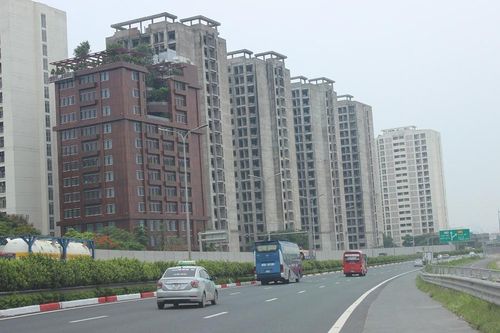Bài 3: La liệt khu đô thị ma