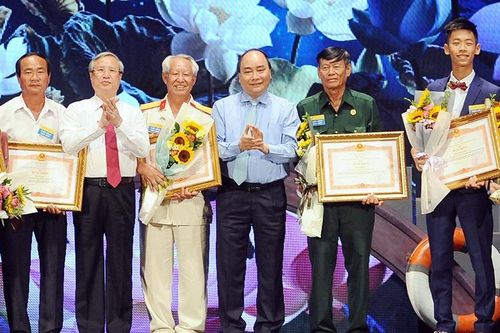 Giao lưu toàn quốc các điển hình tiên tiến học và làm theo Bác Hồ
