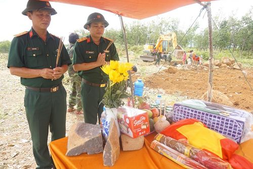 Phát hiện hài cốt liệt sĩ có di vật mang tên 'Dinh Xuan Kieu'