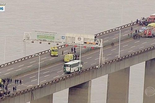Cảnh sát bắn chết tay súng giữ 37 người làm con tin ở Rio de Janeiro