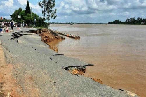 Một đoạn Quốc lộ 91 ở An Giang sụp xuống sông Hậu